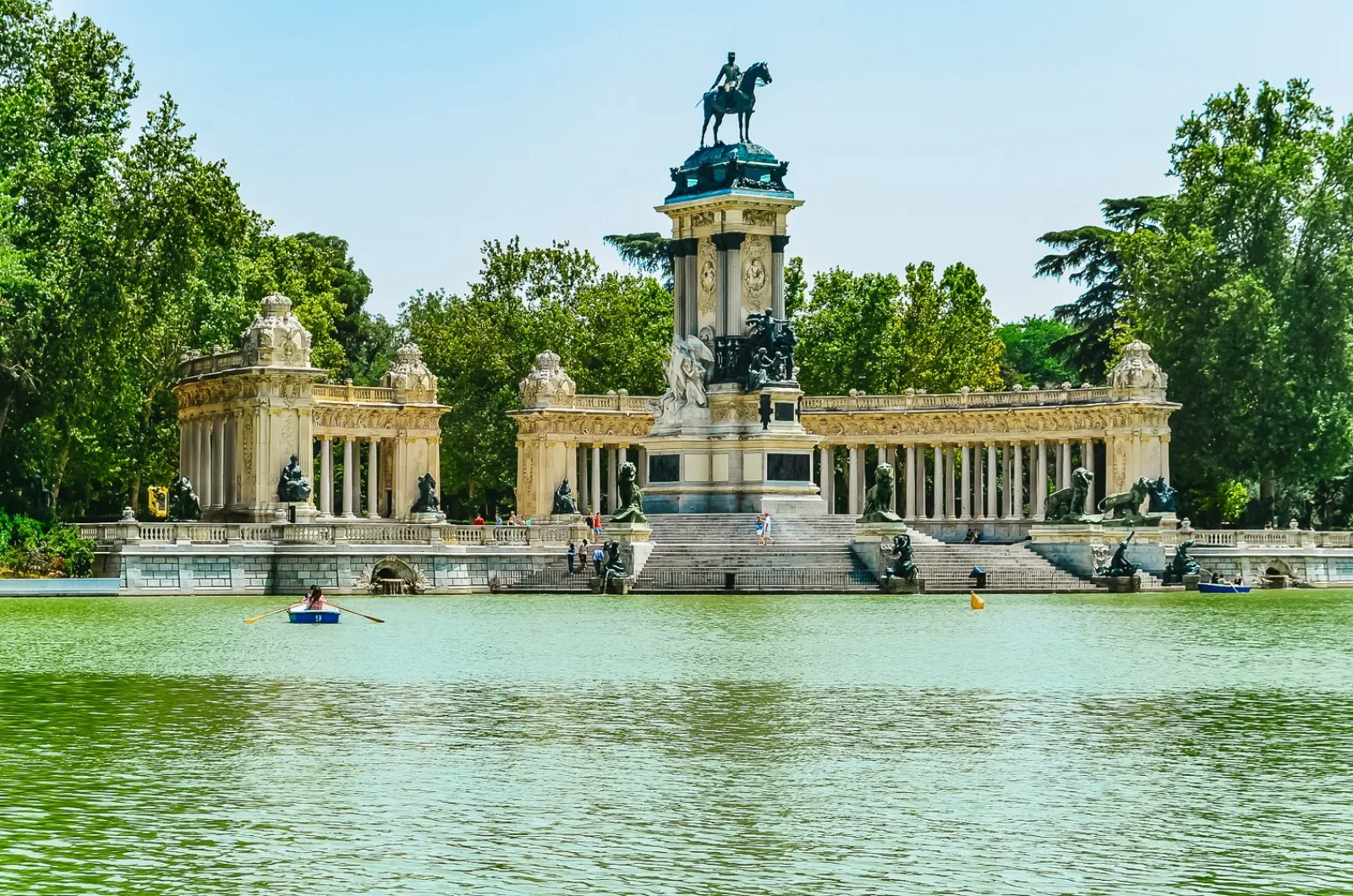 The Alfonso XII monument colonnade above the Estanque Grande in Retiro Park