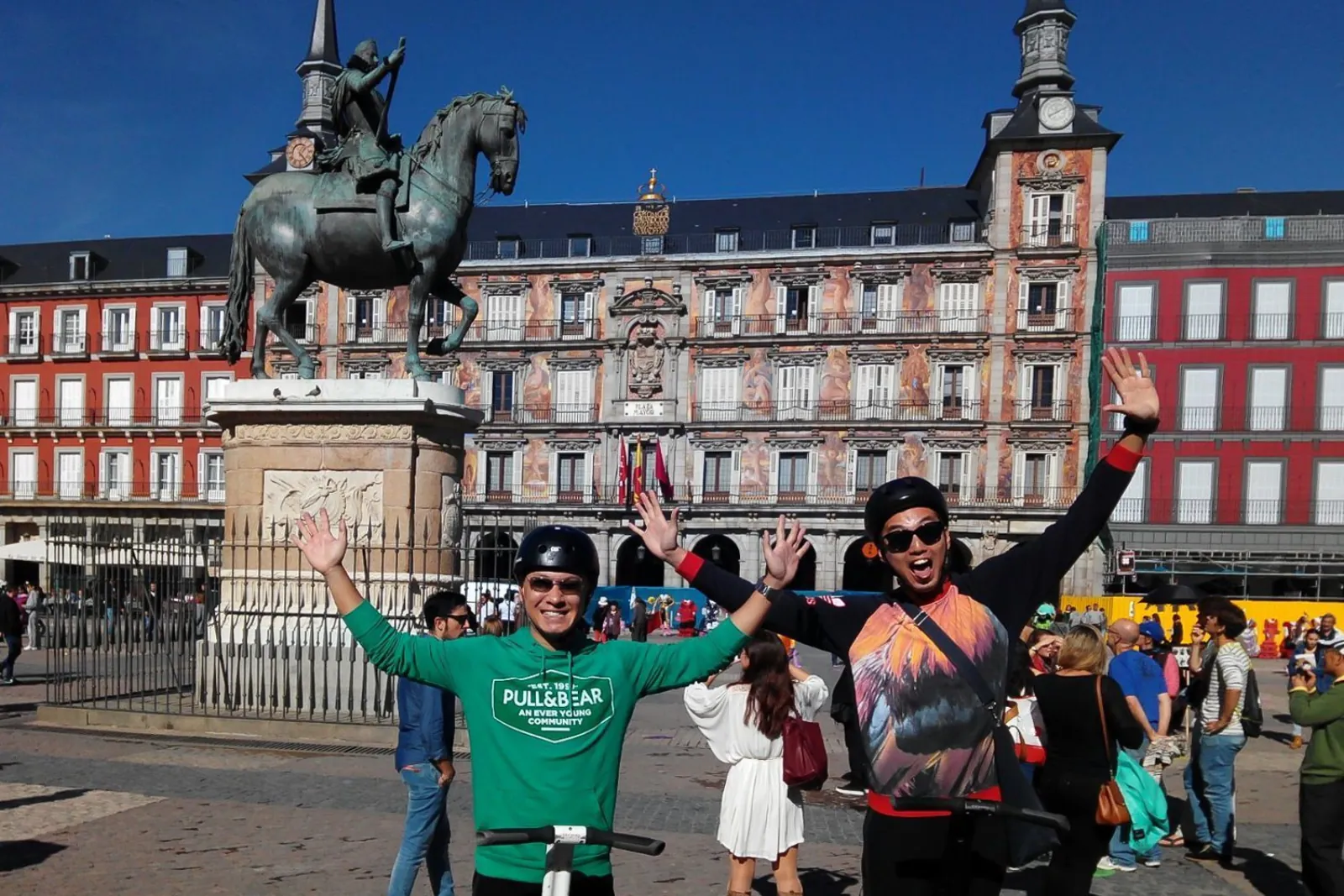 Riders on Segways by the equestrian statue on Plaza Mayor